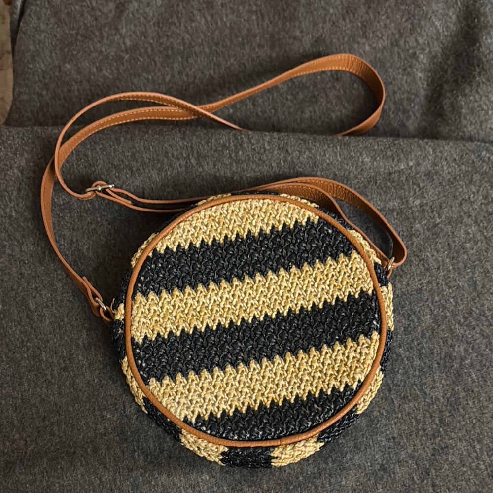 Jewell by Thirty-One Striped Navy and Tan Round Crossbody Bag